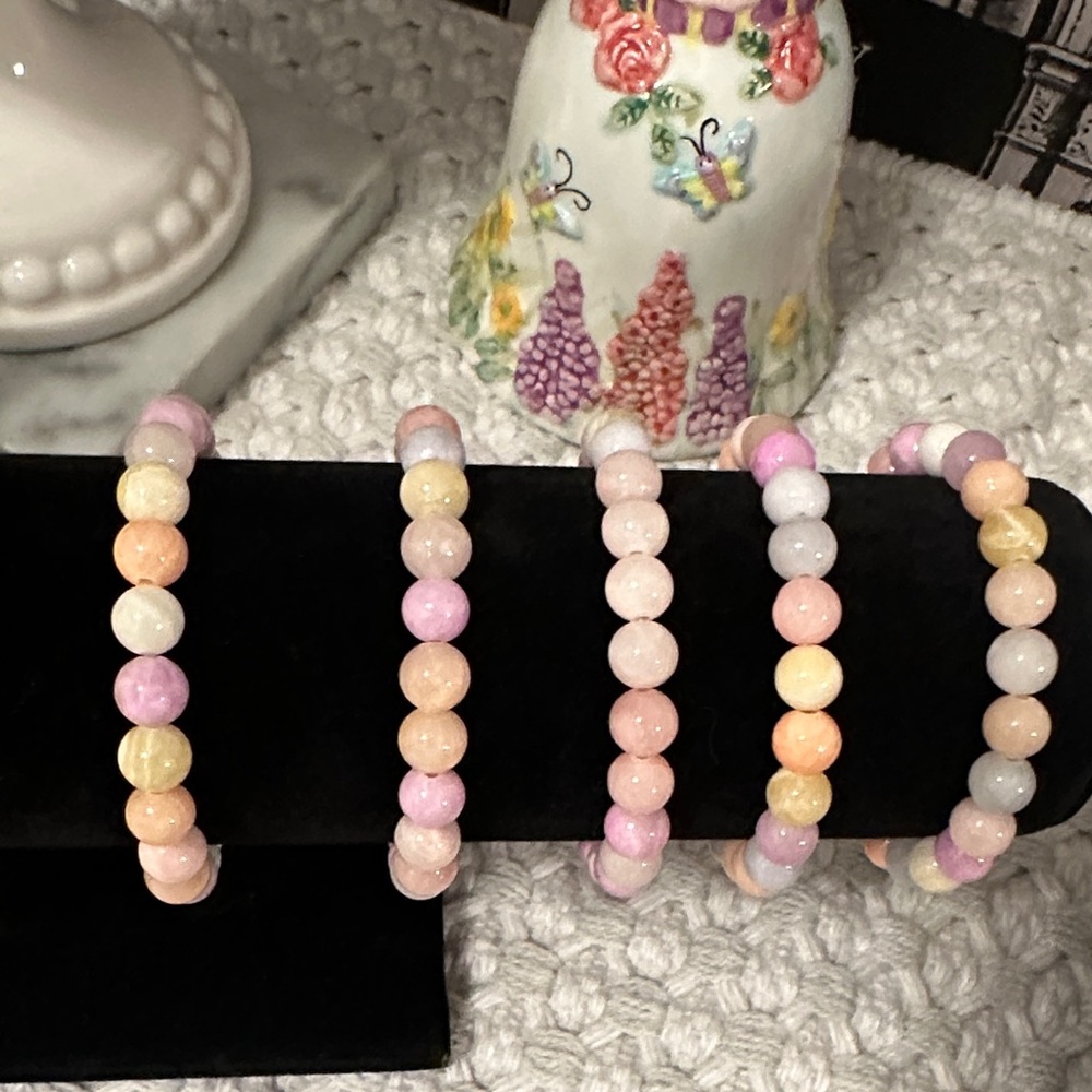 Elegant Pastel Beaded Bracelet per piece